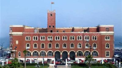 جامعة الإسكندرية تبحث ملف التطوير الإداري وإعداد قيادات الصف الثاني والثالث