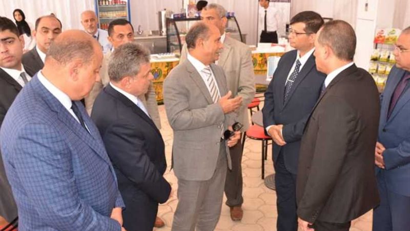 وزير الطيران يبحث