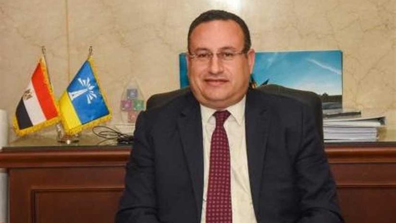 محافظ اﻹسكندرية يستعرض