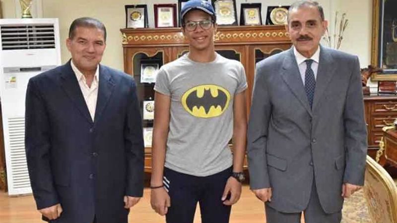 محافظ أسيوط يستقبل
