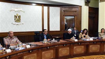 الحكومة تبحث ملف فض التشابكات المالية بين الكهرباء والبترول والمالية