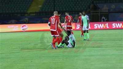 هداف أمم إفريقيا يغادر مباراة تونس ونيجيريا للإصابة