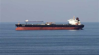 عاجل.. ناقلة نفط ثانية تحول اتجاهها فجأة في الخليج صوب إيران