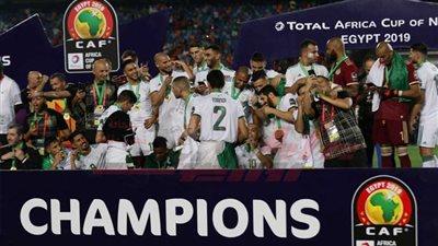 الجزائر تحتفل بكأس أمم إفريقيا والنجمة الثانية من القاهرة