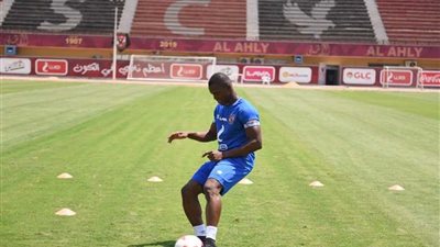 تجهيز صفقة الأهلي الجديدة للمشاركة في المران الجماعي