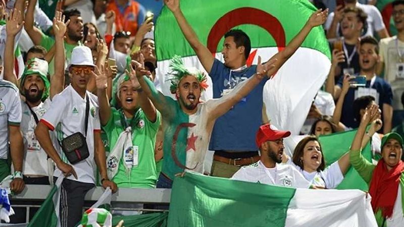 بدء توافد الجماهير