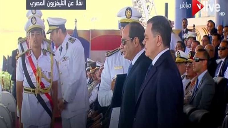 الرئيس السيسي يمنح