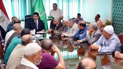 محافظ القليوبية يلتقي اتحاد عائلات شبين القناطر لبحث مشكلاتهم وإنشاء مشروعات خدمية