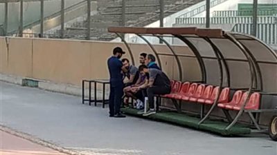 لاسارتي يجتمع بمدافع الأهلي لتجهيزه لموقعة المقاولون