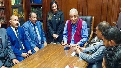 عاشور يلتقي المحامين المشتركين في دورة 