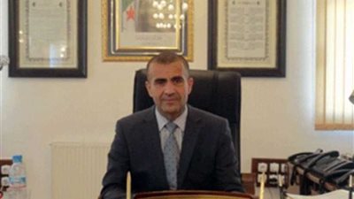 والي ولاية البيض الجزائرية يمثل أمام القضاء بتهمة الفساد