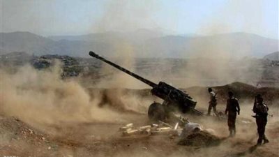 مدفعية الجيش اليمني تستهدف تجمعًا للميليشيا في كتاف بصعدة