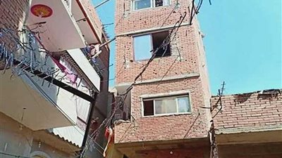 هدم عقار بطوخ لخطورته على السكان
