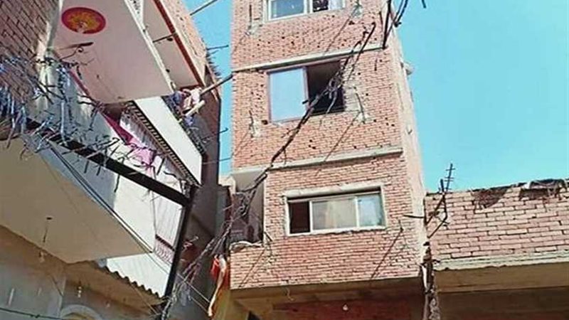 هدم عقار بطوخ لخطورته