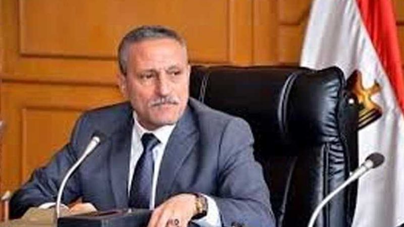 تكريم مسؤول تعليم