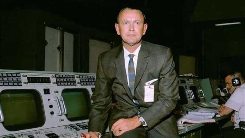 وفاة كريس كرافت أول