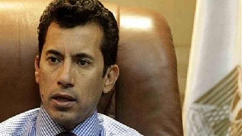 وزير الرياضة يشيد