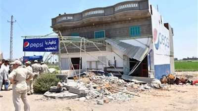 حملة مكبرة لإزالة التعديات على حرم الطريق الزراعي بدمنهور