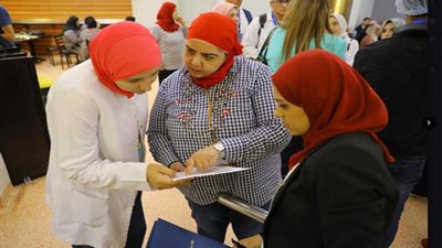 طلاب 7 كليات طبية بالجامعات يتلقون 