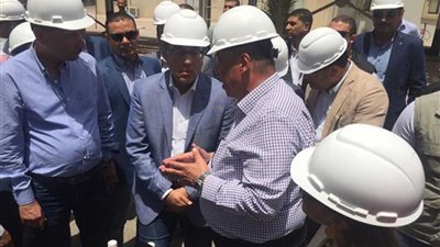 رئيس الوزراء يتفقد مشروع وحدتي تحسين النافتا بالعامل المساعد بشركة 