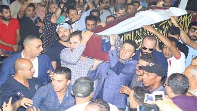 تشييع جثمان الفنان فاروق الفيشاوي من مسجد مصطفى محمود إلى مسقط رأسه