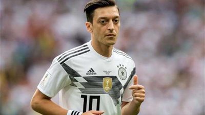 لاعب تركي يهرب من مشاجرة ويترك زميله البوسني.. (فيديو)