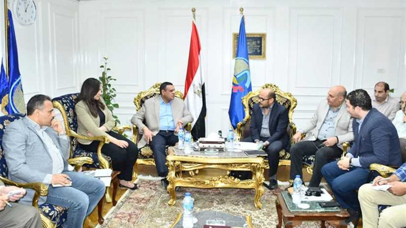 محافظ البحيرة يعقد