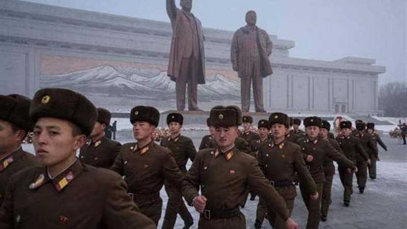 كوريا الشمالية تطلق