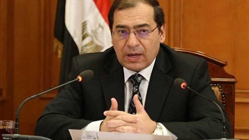 وزير البترول يوقع