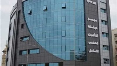 خبير مصري عالمي يجري جراحات متقدمة مجانية بمستشفى الرمد ببورسعيد