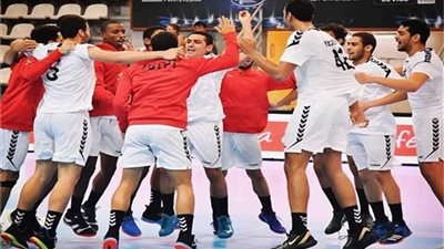 سفير مصر بإسبانيا يحفز شباب اليد قبل مواجهة فرنسا غدا بالمونديال