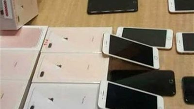 جمارك مطار القاهرة تحبط محاولتي تهريب هواتف محمولة ومشغولات ذهبية