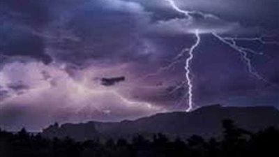 صاعقة تقتل سيدة.. والشمس تحرق طفلين