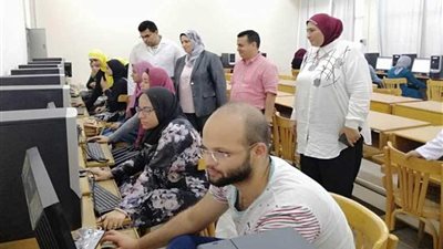طلاب تمريض حلوان يشاركون في الاختبار المعرفي الإلكتروني