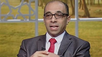 طبيب بجامعة الأزهر ينجح في إجراء عملية فريدة لشاب بالعمود الفقري