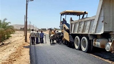 بدء تنفيذ الرصف في الخطة الاستثمارية الجديدة 2020/2019 بساحل سليم وأبنوب