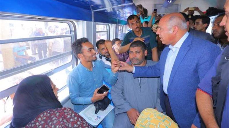 وزير النقل يشهد تشغيل