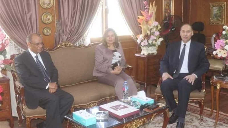 محافظ دمياط تهنئ