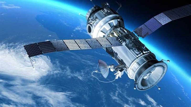 إطلاق قمر صناعي كيوب