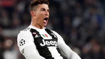 كريستيانو رونالدو يتسلم جائزة 