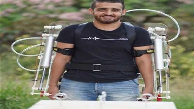 طلاب هندسة المطرية يبتكرون ملابس تساعد العمال على رفع الأوزان الثقيلة (صور)