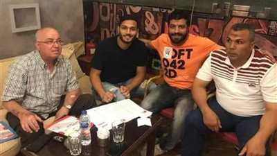 عمر صلاح يوقع لسموحة 3 مواسم