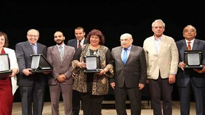مكتبة الإسكندرية تكرم وزيرة الثقافة وعددا من الفنانين