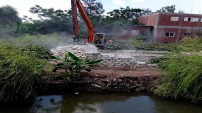 استمرار أعمال الموجة الثالثة عشر لإزالة التعديات على أملاك الدولة بالبحيرة