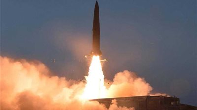 كوريا الشمالية تطلق صاروخين بالستيين سقطا في بحر اليابان
