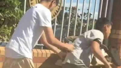 يسرقان مشردًا على أبواب المعبد (صور)