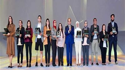 الرئيس السيسي يكرم نماذج الشباب المبدع