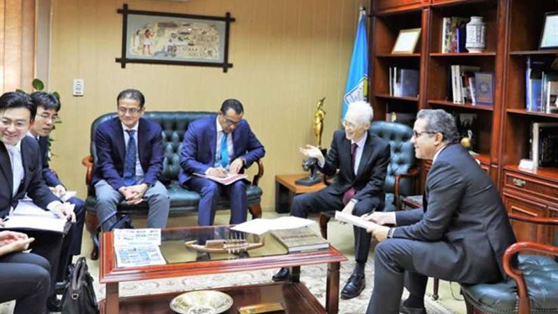 وزير الآثار يستقبل