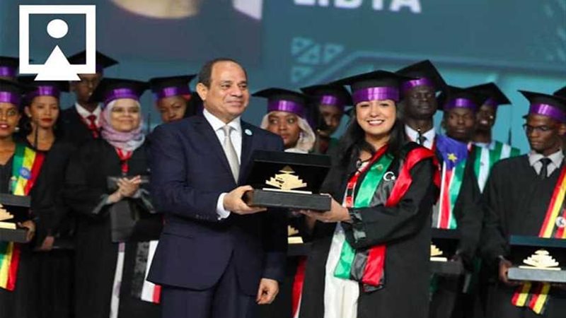 الرئيس السيسي يكرّم