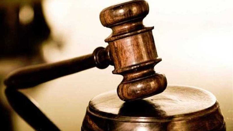 مدرس يحاول الاعتداء